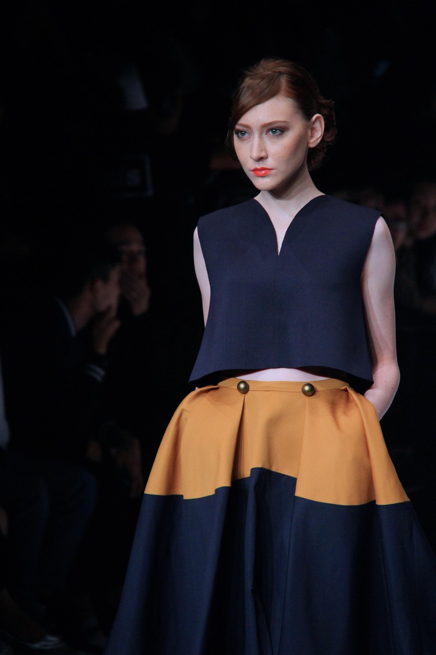 entdecken sie die neuesten modetrends für die saison! lassen sie sich von aktuellen styles, farben und outfits inspirieren, um ihren persönlichen look zu vervollständigen.