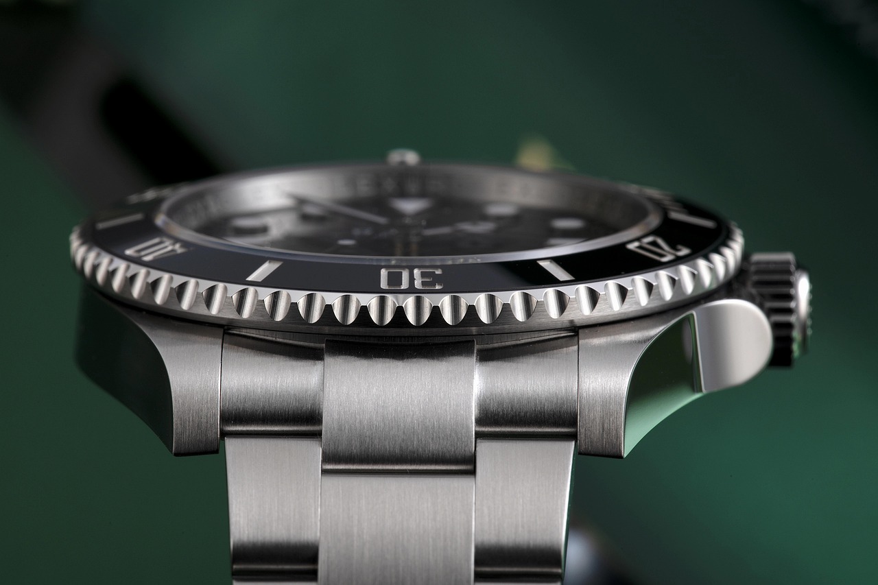 entdecken sie eine exquisite auswahl an uhren, die stil, präzision und funktionalität vereinen. von klassischen designs bis hin zu modernsten smartwatches – finden sie die perfekte uhr für jeden anlass.