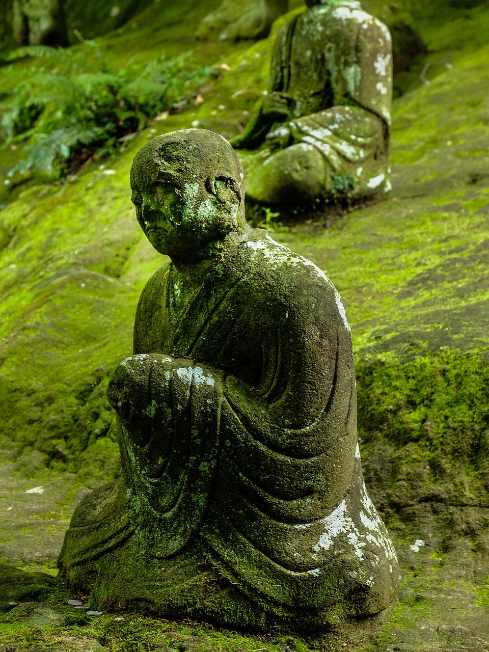 entdecken sie meditation: techniken, vorteile und tipps für mehr innere ruhe, achtsamkeit und geistiges wohlbefinden. starten sie ihre reise zur entspannung und stressreduktion!