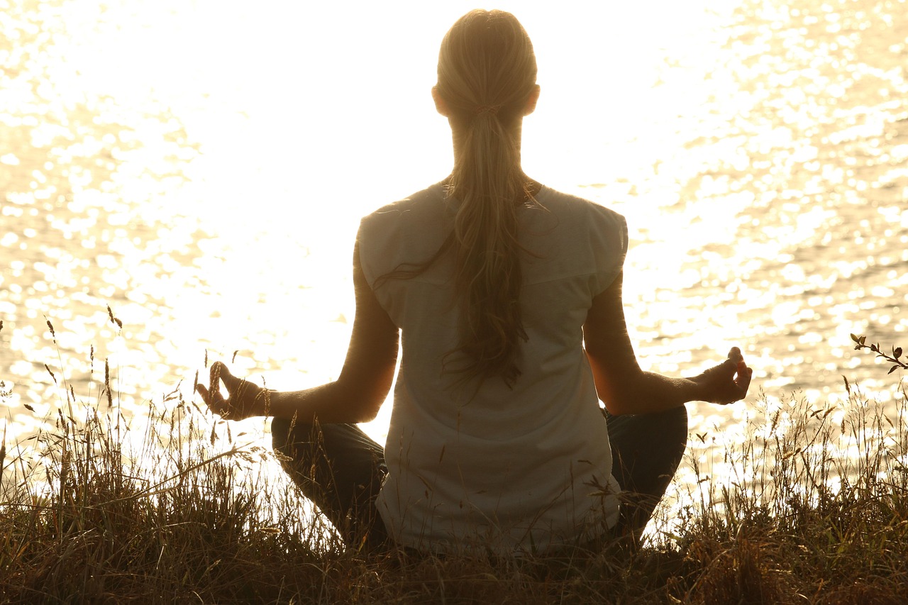 entdecken sie die welt der meditation: techniken, vorteile und tipps für anfänger und fortgeschrittene. finden sie innere ruhe, mehr konzentration und wohlbefinden im alltag durch regelmäßige meditationspraxis.